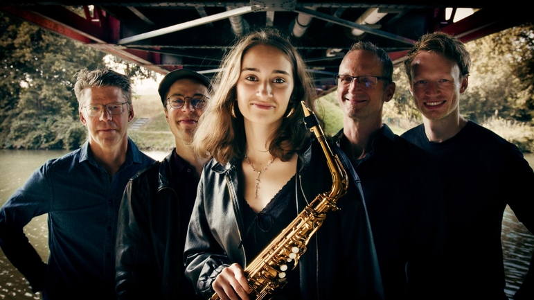 The Sanborn Project feat. Leonora Tomanoski