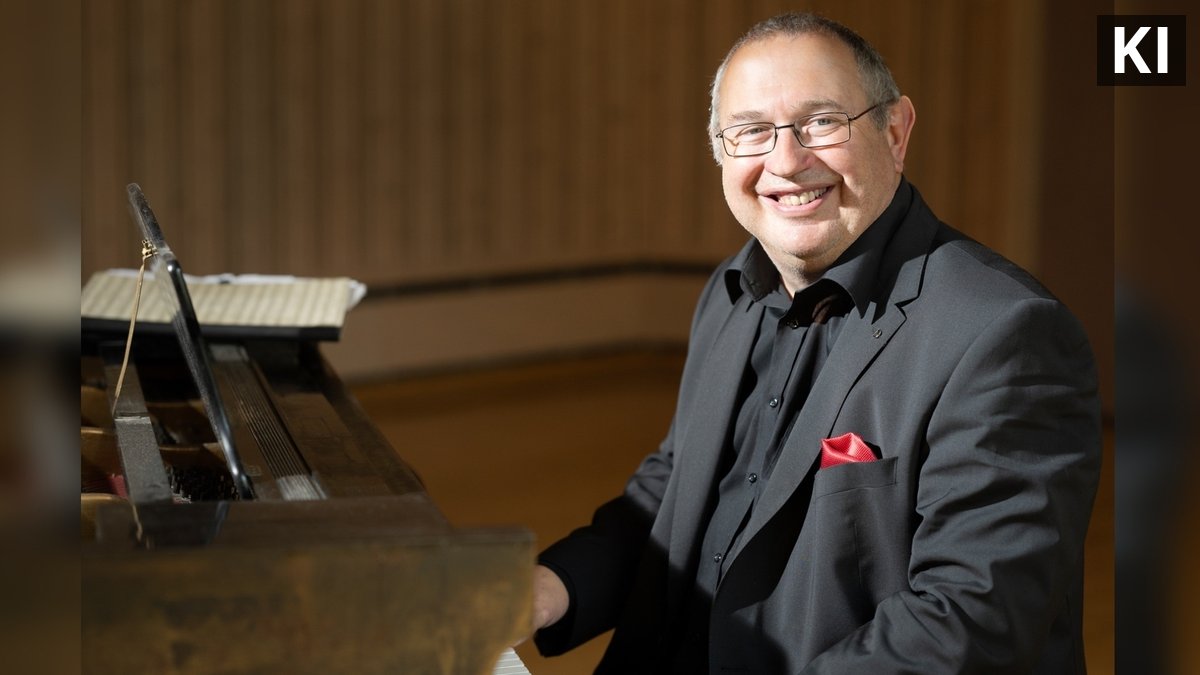 Benefizkonzert - Gerhard Sönnichsen spielt und singt "Lieder, die im Schatten stehen" von Udo Jürgens